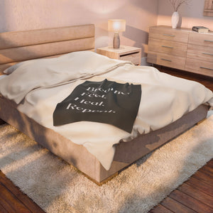 I Survived Velveteen Plush Blanket — Inspirational Cozy Throw for Survivors